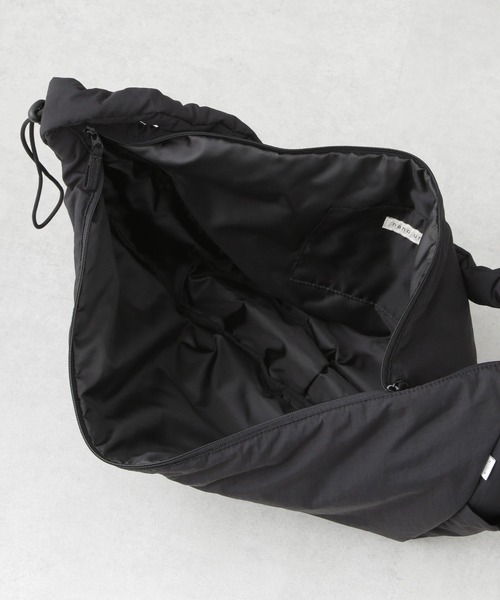 NANO universe(ナノユニバース)の「「NJ/CLUB」中綿ハーフムーンショルダーバッグ(ショルダーバッグ・メンズ・ターコイズブルー/ブラック/ベージュ/ロイヤルブルー・FREE)」の14枚目の写真