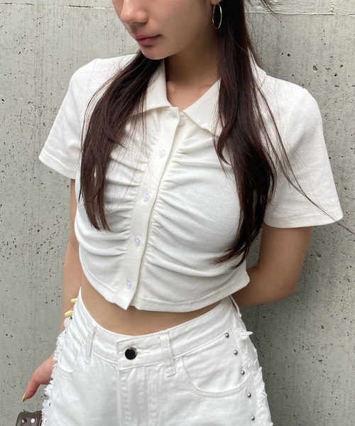 FOREVER 21（フォーエバー トゥエンティーワン）の「【2025SS】シャーリングポロＴシャツ（Tシャツ/カットソー・レディース・ホワイト/グレー/ブラック・FREE）」の2枚目の写真