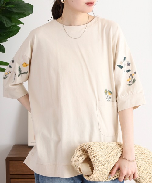 Emago(イマゴ)の「EMAGO 2WAY花刺繍カーデ(カーディガン/ボレロ・レディース・ネイビー/アイボリー/ホワイト×ブルー・FREE)」の2枚目の写真