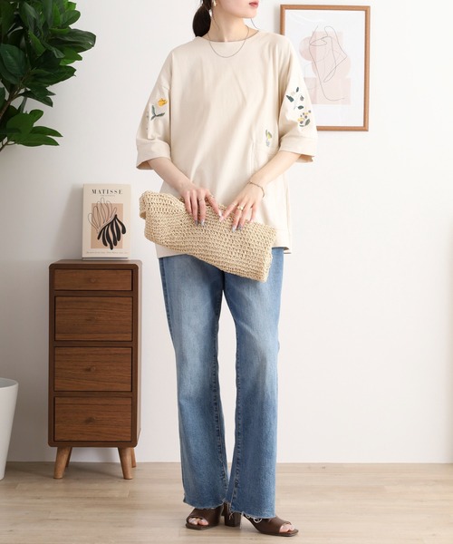 Emago(イマゴ)の「EMAGO 2WAY花刺繍カーデ(カーディガン/ボレロ・レディース・ネイビー/アイボリー/ホワイト×ブルー・FREE)」の5枚目の写真
