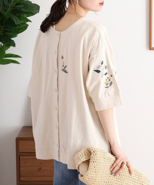 Emago(イマゴ)の「EMAGO 2WAY花刺繍カーデ(カーディガン/ボレロ・レディース・ネイビー/アイボリー/ホワイト×ブルー・FREE)」の7枚目の写真