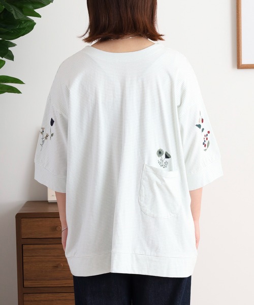 Emago(イマゴ)の「EMAGO 2WAY花刺繍カーデ(カーディガン/ボレロ・レディース・ネイビー/アイボリー/ホワイト×ブルー・FREE)」の17枚目の写真