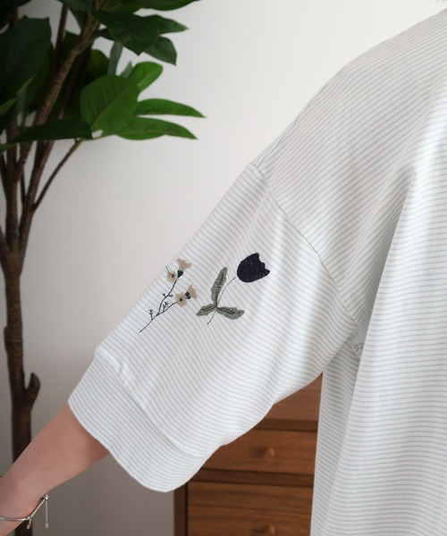Emago(イマゴ)の「EMAGO 2WAY花刺繍カーデ(カーディガン/ボレロ・レディース・ネイビー/アイボリー/ホワイト×ブルー・FREE)」の12枚目の写真