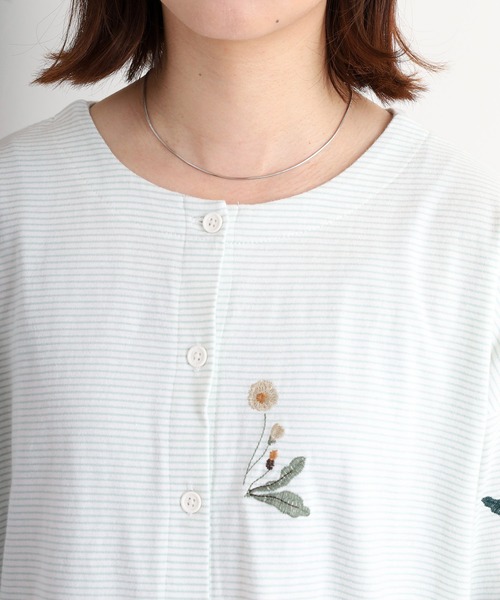 Emago(イマゴ)の「EMAGO 2WAY花刺繍カーデ(カーディガン/ボレロ・レディース・ネイビー/アイボリー/ホワイト×ブルー・FREE)」の16枚目の写真