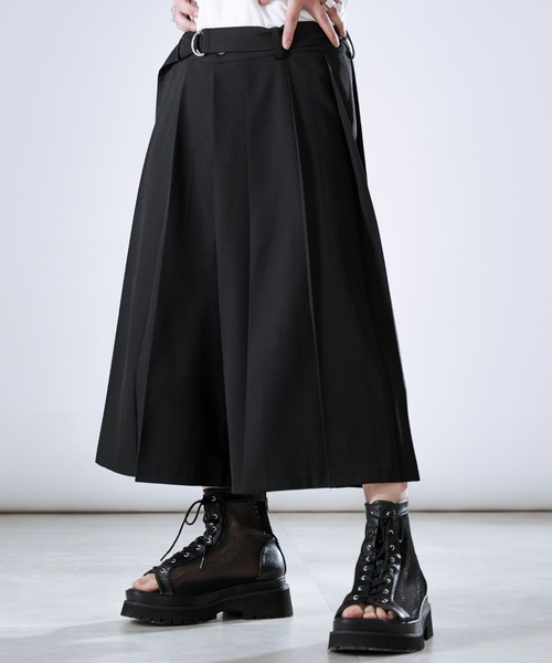 【25SS NEW】LOEWE_women / ウール プリーツ入りバレルパンツ 狐独】ワイドプリーツショーツ（その他パンツ）｜Ellno Loset
