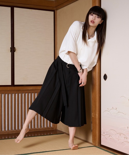 【25SS NEW】LOEWE_women / ウール プリーツ入りバレルパンツ 狐独】ワイドプリーツショーツ（その他パンツ）｜Ellno Loset