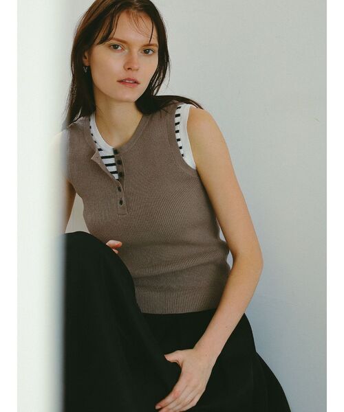 ELENDEEK（エレンディーク）の「ヘンリーネックリブニット（タンクトップ・レディース・ピンク/ブラウン/ブルー/その他1・FREE）」の15枚目の写真