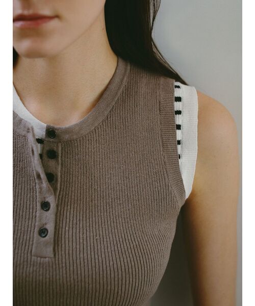 ELENDEEK（エレンディーク）の「ヘンリーネックリブニット（タンクトップ・レディース・ピンク/ブラウン/ブルー/その他1・FREE）」の16枚目の写真