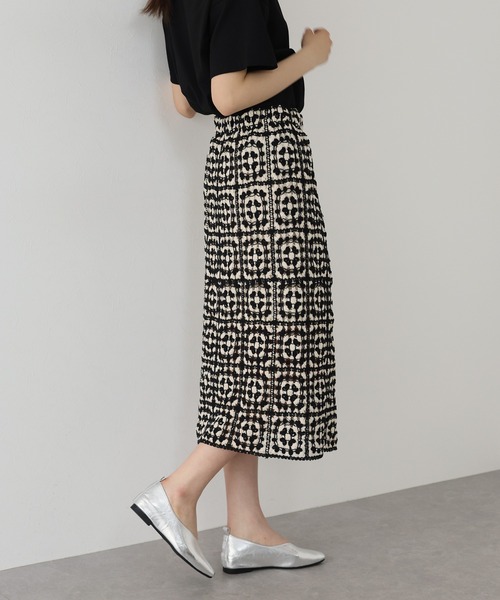 J by blue(ジェイバイブルー)の「クロシェニットスカート(スカート・レディース・ベージュ系/ブラック系/ベージュ・MEDIUM)」の11枚目の写真
