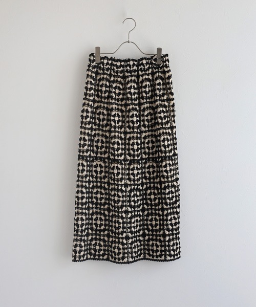 J by blue(ジェイバイブルー)の「クロシェニットスカート(スカート・レディース・ベージュ系/ブラック系/ベージュ・MEDIUM)」の19枚目の写真