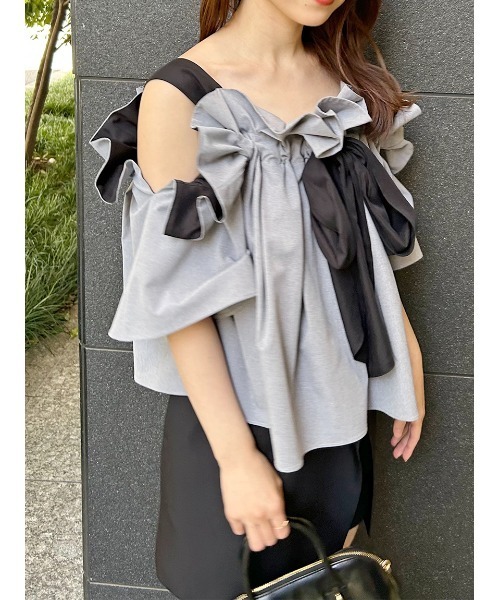 snidel スナイデル　オフショルリボンブラウス　新品未使用タグ付き　今期新作 SNIDEL（スナイデル）の「オフショルリボンブラウス（シャツ