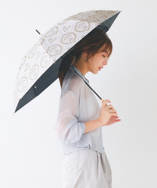 macocca（マコッカ）の「完全遮光 日傘 晴雨兼用 Paraffi パラフィ ショート傘 軽量  ダマスク柄（長傘・レディース・グレー/ブルー・FREE）」の3枚目の写真