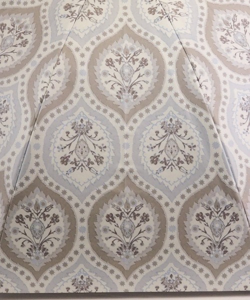 macocca（マコッカ）の「完全遮光 日傘 晴雨兼用 Paraffi パラフィ ショート傘 軽量  ダマスク柄（長傘・レディース・グレー/ブルー・FREE）」の6枚目の写真