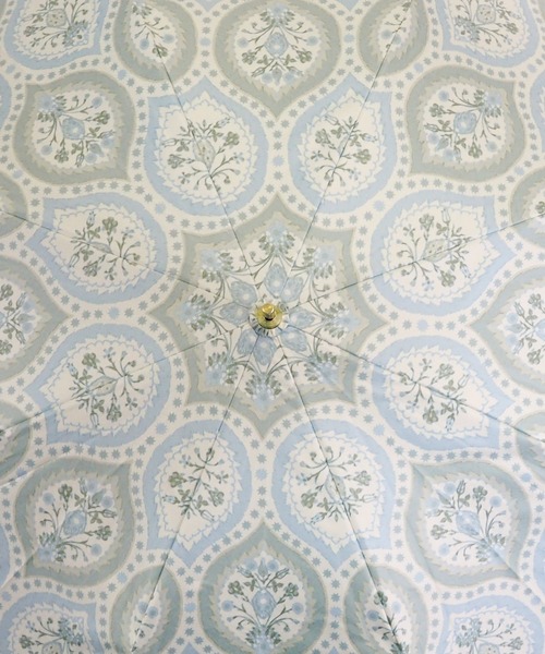 macocca（マコッカ）の「完全遮光 日傘 晴雨兼用 Paraffi パラフィ ショート傘 軽量  ダマスク柄（長傘・レディース・グレー/ブルー・FREE）」の15枚目の写真