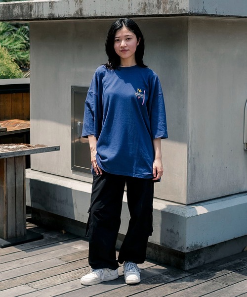 （What it isNt）ART BY MARKGONZALES（ワットイットイズント）の「【What it isNt / ワットイットイズント】SAKIYAMA コラボ プリントTシャツ（Tシャツ/カットソー・メンズ・ブルー/ブラック/ホワイト・X-LARGE/LARGE/MEDIUM）」の13枚目の写真