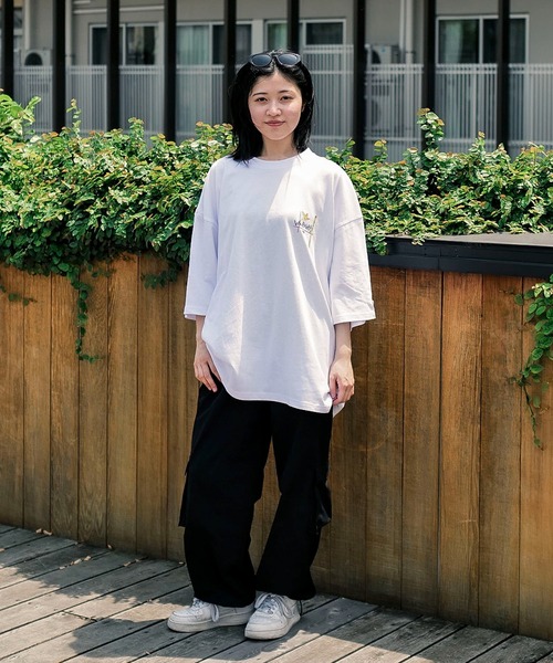 （What it isNt）ART BY MARKGONZALES（ワットイットイズント）の「【What it isNt / ワットイットイズント】SAKIYAMA コラボ プリントTシャツ（Tシャツ/カットソー・メンズ・ブルー/ブラック/ホワイト・X-LARGE/LARGE/MEDIUM）」の5枚目の写真