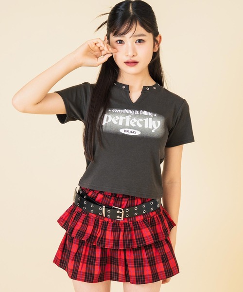 ANAP GiRL(アナップガール)の「ハトメ ポイント ロゴ プリント ミニ Tシャツ トップス【キッズお揃い】(Tシャツ/カットソー・キッズ・ライトグレー/スミクロ・M/S/XS)」の1枚目の写真
