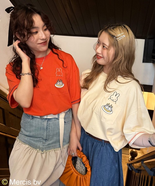 DOUBLE NAME(ダブルネーム)の「【miffy 70th】ショート丈ポケットTEE(Tシャツ/カットソー・レディース・オレンジ/オフホワイト/ブルー・FREE)」の4枚目の写真