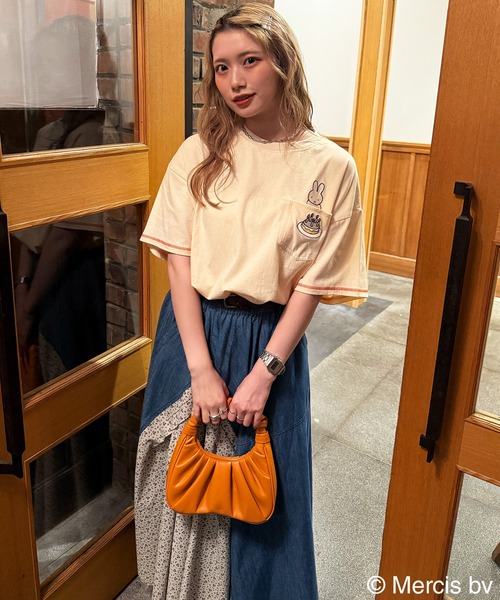 DOUBLE NAME(ダブルネーム)の「【miffy 70th】ショート丈ポケットTEE(Tシャツ/カットソー・レディース・オレンジ/オフホワイト/ブルー・FREE)」の7枚目の写真