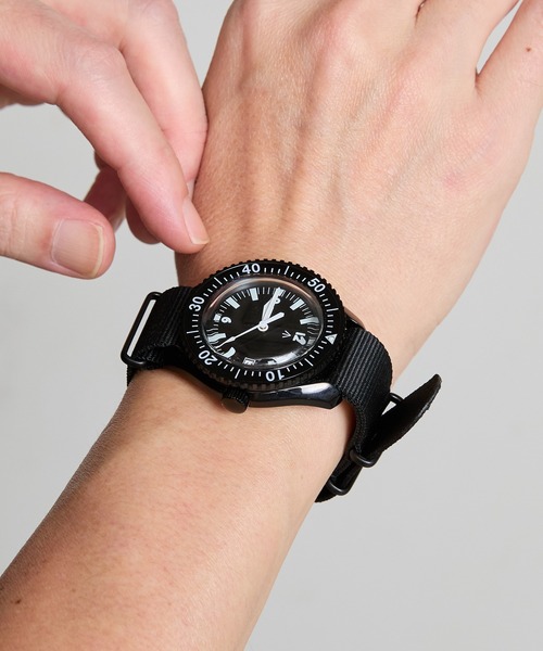 COMMON WARE(コモンウェアー)の「NAVAL MILITARY WATCH : MIL.-05 BK/BK Automatic ROYAL Military Diver TYPE(アナログ腕時計・レディース・ブラック・FREE)」の2枚目の写真