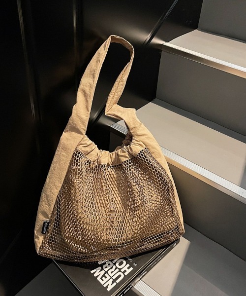 Ritzy(リッツィー)の「切り替えメッシュインナーバック付きトートバック(トートバッグ・レディース・ホワイト/レッド/ブラック/ベージュ・FREE)」の6枚目の写真