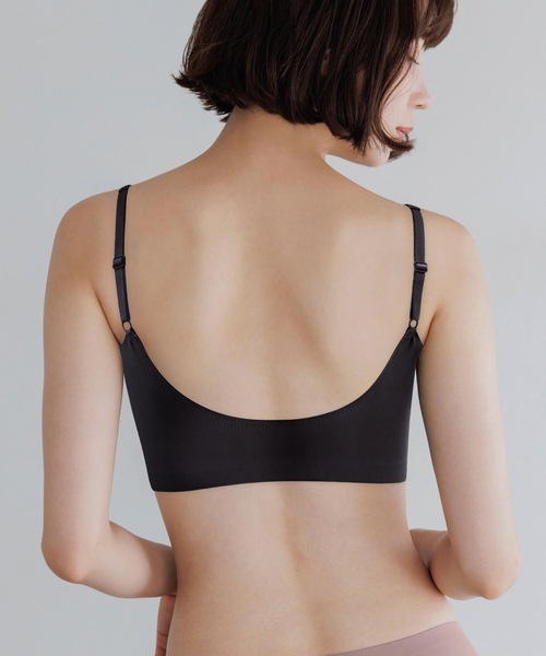 BAMBI WATER(バンビウォーター)の「【昼夜兼用】ノンワイヤーなのにホールド力抜群 外出時もおうちでも 1日中使える ナイトブラ シームレス (Vネック) セットアップ可能(ナイトブラ・レディース・グレイッシュベージュ/ブラック・XL/L/M/S)」の5枚目の写真