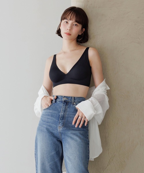 BAMBI WATER(バンビウォーター)の「【昼夜兼用】ノンワイヤーなのにホールド力抜群 外出時もおうちでも 1日中使える ナイトブラ シームレス (Vネック) セットアップ可能(ナイトブラ・レディース・グレイッシュベージュ/ブラック・XL/L/M/S)」の8枚目の写真