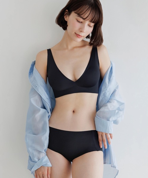 BAMBI WATER(バンビウォーター)の「【昼夜兼用】ノンワイヤーなのにホールド力抜群 外出時もおうちでも 1日中使える ナイトブラ シームレス (Vネック) セットアップ可能(ナイトブラ・レディース・グレイッシュベージュ/ブラック・XL/L/M/S)」の11枚目の写真