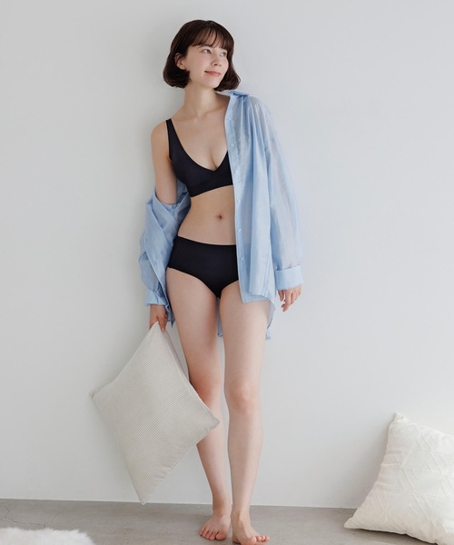 BAMBI WATER(バンビウォーター)の「【昼夜兼用】ノンワイヤーなのにホールド力抜群 外出時もおうちでも 1日中使える ナイトブラ シームレス (Vネック) セットアップ可能(ナイトブラ・レディース・グレイッシュベージュ/ブラック・XL/L/M/S)」の12枚目の写真