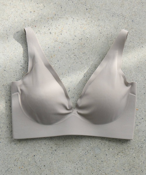 BAMBI WATER(バンビウォーター)の「【昼夜兼用】ノンワイヤーなのにホールド力抜群 外出時もおうちでも 1日中使える ナイトブラ シームレス (Vネック) セットアップ可能(ナイトブラ・レディース・グレイッシュベージュ/ブラック・XL/L/M/S)」の19枚目の写真