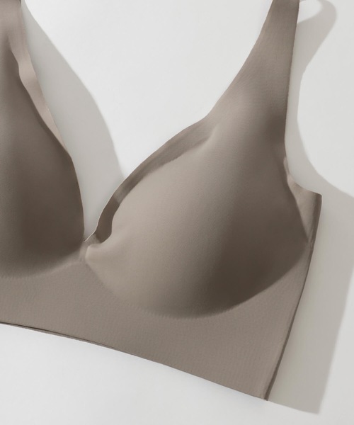 BAMBI WATER(バンビウォーター)の「【昼夜兼用】ノンワイヤーなのにホールド力抜群 外出時もおうちでも 1日中使える ナイトブラ シームレス (Vネック) セットアップ可能(ナイトブラ・レディース・グレイッシュベージュ/ブラック・XL/L/M/S)」の20枚目の写真