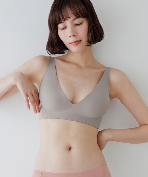 BAMBI WATER(バンビウォーター)の「【昼夜兼用】ノンワイヤーなのにホールド力抜群 外出時もおうちでも 1日中使える ナイトブラ シームレス (Vネック) セットアップ可能(ナイトブラ・レディース・グレイッシュベージュ/ブラック・XL/L/M/S)」の13枚目の写真