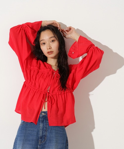 N.（N. Natural Beauty Basic）（エヌエヌナチュラルビューティーベーシック）の「楊柳シャーリングリボンブラウス（シャツ/ブラウス・レディース・アイボリー/レッド/ブラック・MEDIUM）」の3枚目の写真