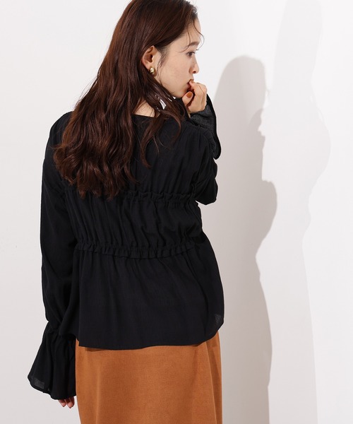 N.（N. Natural Beauty Basic）（エヌエヌナチュラルビューティーベーシック）の「楊柳シャーリングリボンブラウス（シャツ/ブラウス・レディース・アイボリー/レッド/ブラック・MEDIUM）」の17枚目の写真