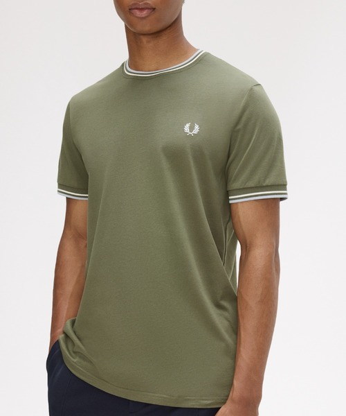 FRED PERRY(フレッドペリー)の「Twin Tipped T-Shirt/ティップラインTシャツ(Tシャツ/カットソー・メンズ・ネイビー系/ブラック系/ダークブルー/ブルー/グリーン/ワインレッド/ネイビー/オフホワイト/ホワイト/ベージュ/ダークグリーン/ブラック/グレー/ミント/ホワイト×ブルー/ブラック系その他/ブルー系その他/マルーン/ライトベージュ/ダークネイビー/サックスブルー/ライトブルー/グレー系その他/ネイビー系3/セージグリーン/ネイビー系2/グリーン系その他/グリーン系その他2/オレンジ/ネイビー系1/ベージュ系その他/ライム/カーキ/オレンジ系・S/M/L/XL)」の13枚目の写真