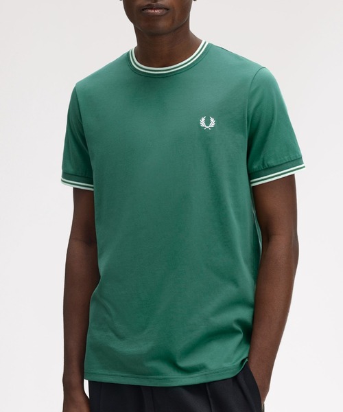 FRED PERRY(フレッドペリー)の「Twin Tipped T-Shirt/ティップラインTシャツ(Tシャツ/カットソー・メンズ・ネイビー系/ブラック系/ダークブルー/ブルー/グリーン/ワインレッド/ネイビー/オフホワイト/ホワイト/ベージュ/ダークグリーン/ブラック/グレー/ミント/ホワイト×ブルー/ブラック系その他/ブルー系その他/マルーン/ライトベージュ/ダークネイビー/サックスブルー/ライトブルー/グレー系その他/ネイビー系3/セージグリーン/ネイビー系2/グリーン系その他/グリーン系その他2/オレンジ/ネイビー系1/ベージュ系その他/ライム/カーキ/オレンジ系・S/M/L/XL)」の15枚目の写真