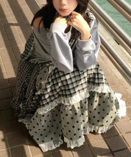 DIAVEL（ディアベル）の「【3色展開】レースフリルギンガムスカート（スカート・レディース・グレー/ブルー/レッド・M）」の18枚目の写真