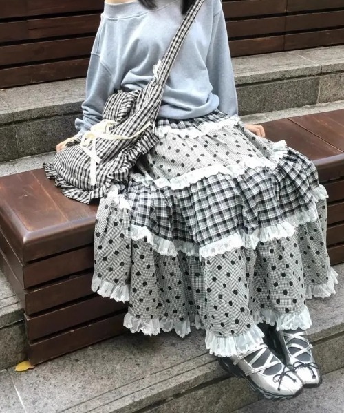 DIAVEL（ディアベル）の「【3色展開】レースフリルギンガムスカート（スカート・レディース・グレー/ブルー/レッド・M）」の19枚目の写真
