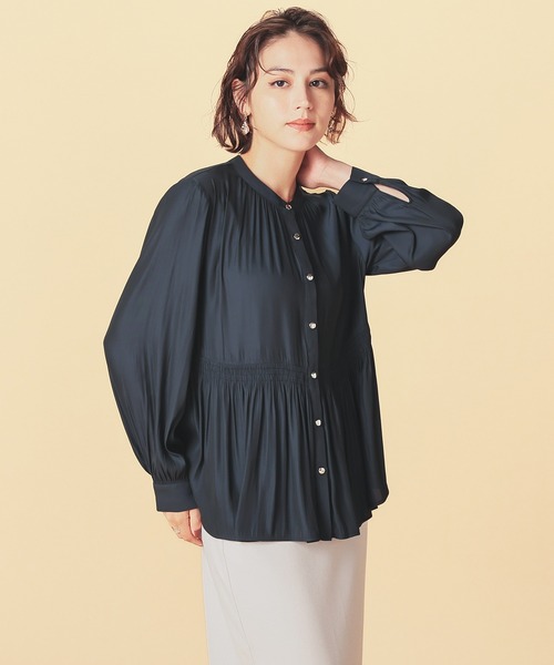 GLACIER lusso（グラシアルッソ）の「ペプラムギャザーブラウス（シャツ/ブラウス・レディース・ネイビー/グレイッシュブルー/ダークオレンジ/グレイッシュベージュ・LL/S/L/M）」の9枚目の写真