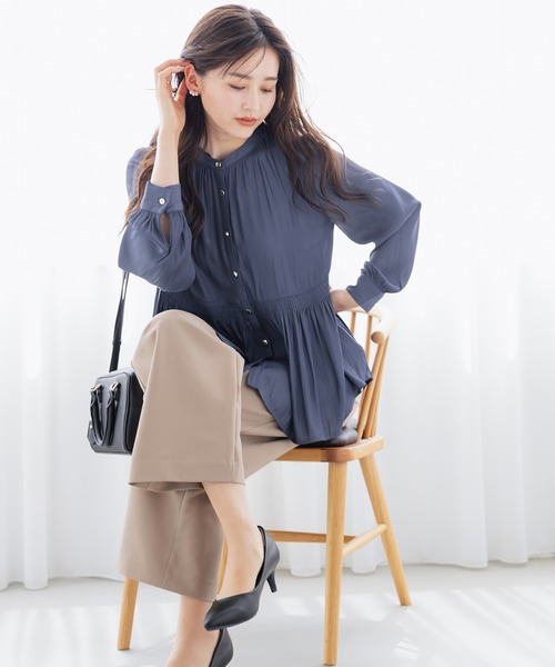 GLACIER lusso（グラシアルッソ）の「ペプラムギャザーブラウス（シャツ/ブラウス・レディース・ネイビー/グレイッシュブルー/ダークオレンジ/グレイッシュベージュ・LL/S/L/M）」の10枚目の写真