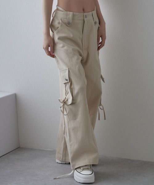 M DOLLY(エムドリー)の「*M DOLLY original* edgy laceup cargo pants/エッジィレースアップカーゴパンツ(カーゴパンツ・レディース・ブラック/ベージュ・XS/S/M)」の1枚目の写真
