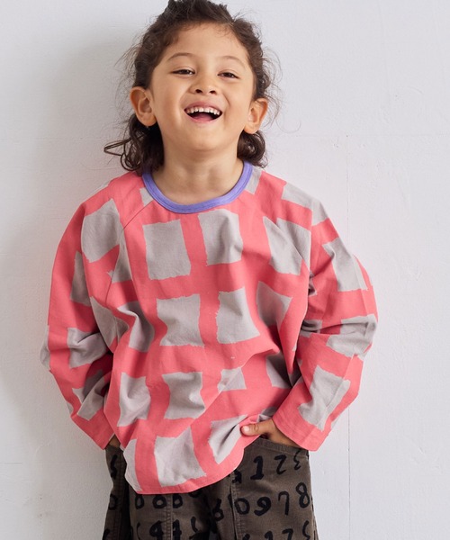 MARKEY'S（マーキーズ）の「総柄ラグランロンティー（Tシャツ/カットソー・キッズ・ブラック系その他/ピンク系その他/イエロー系その他/グリーン系その他・80/90/95/100/110/120/130/140/150）」の4枚目の写真