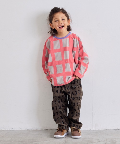 MARKEY'S（マーキーズ）の「総柄ラグランロンティー（Tシャツ/カットソー・キッズ・ブラック系その他/ピンク系その他/イエロー系その他/グリーン系その他・80/90/95/100/110/120/130/140/150）」の6枚目の写真