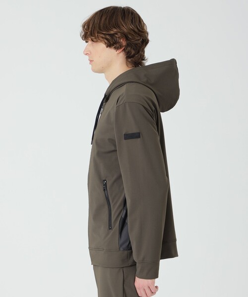 BLACK LABEL CRESTBRIDGE(ブラックレーベル・クレストブリッジ)の「【BLACK lab.】バッググリッドテクニカルパーカー(パーカー・メンズ・ブラック/グリーン系その他7/ネイビー・XL/L/M)」の20枚目の写真