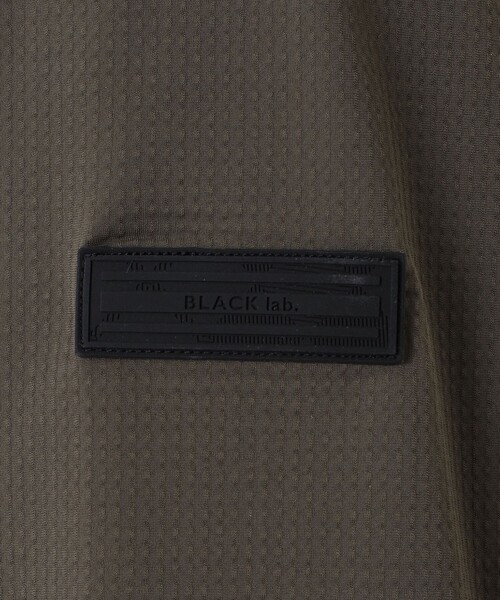 BLACK LABEL CRESTBRIDGE(ブラックレーベル・クレストブリッジ)の「【BLACK lab.】バッググリッドテクニカルパーカー(パーカー・メンズ・ブラック/グリーン系その他7/ネイビー・XL/L/M)」の20枚目の写真