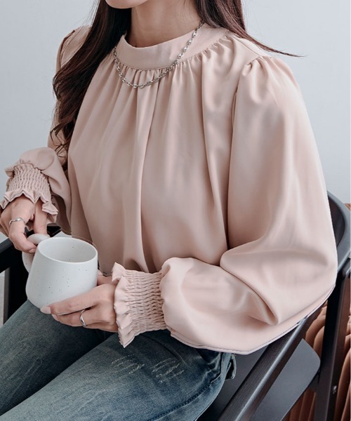 kirakiraShop（キラキラショップ）の「スタンド カラー ギャザー ブラウス（シャツ/ブラウス・レディース・モカ/ベージュ/ピンクベージュ/オフホワイト/ブルー・M/L）」の5枚目の写真