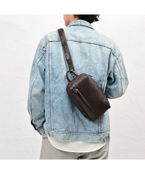 JOYA(ジョヤ)の「新定番サイズの小さめボディバッグ(ボディバッグ/ウエストポーチ・メンズ・チョコ/キャメル/ネイビー/ブラック・FREE)」の11枚目の写真
