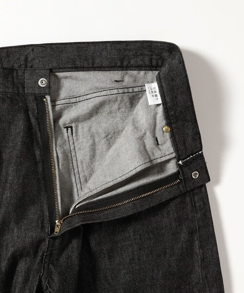 NECESSARY or UNNECESSARY（ネセサリーオアアンネセサリー）の「NECESSARY or UNNECESSARY / UNIFORM FIT BLACK DENIM デニムパンツ（デニムパンツ・メンズ・ブラック・30inch/32inch/34inch/36inch）」の2枚目の写真