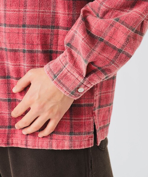 BEAMS HEART（ビームスハート）の「フェードチェック オープンカラー ネルシャツ【ユニセックス】（シャツ/ブラウス・メンズ・レッド/グリーン・LARGE/MEDIUM/SMALL）」の14枚目の写真