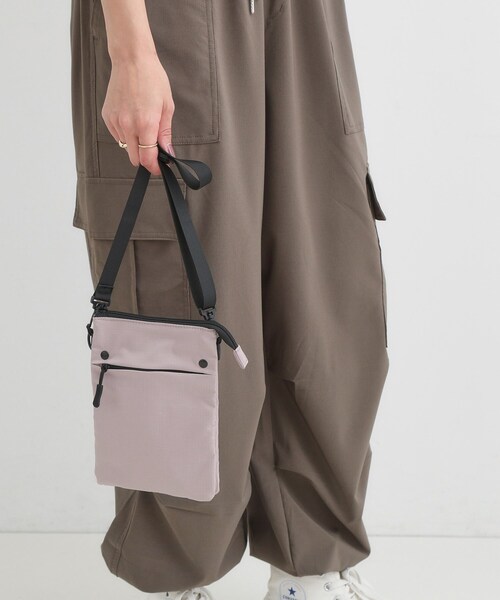 SHOO・LA・RUE(シューラルー)の「【撥水】2層ミニショルダーバッグ(ショルダーバッグ・レディース・グレー/ピンク系/ブラック・00)」の3枚目の写真